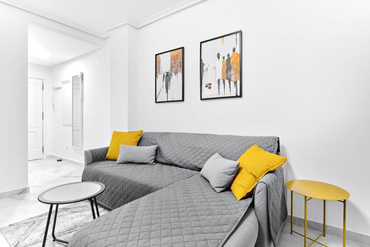 Lovely Sunny Apartment With Shared Pool And Private Parking Torrevieja Exterior foto