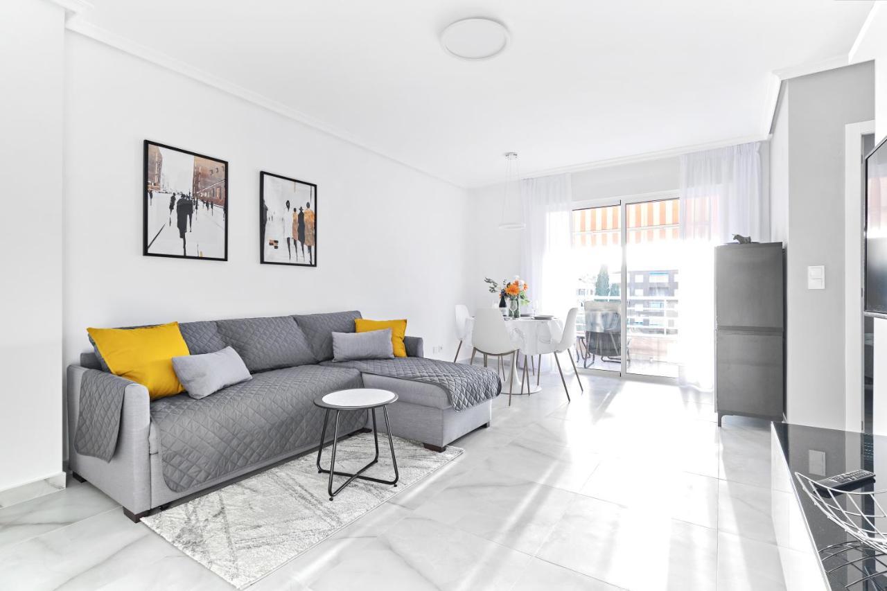Lovely Sunny Apartment With Shared Pool And Private Parking Torrevieja Exterior foto